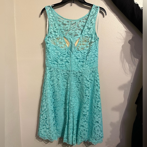 David’s Bridal women’s size 10 lace dress - Picture 3 of 5